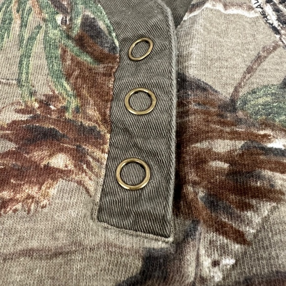 SHE Outdoor Apparel Camo T-Shirt Size XS - Picture 5 of 16